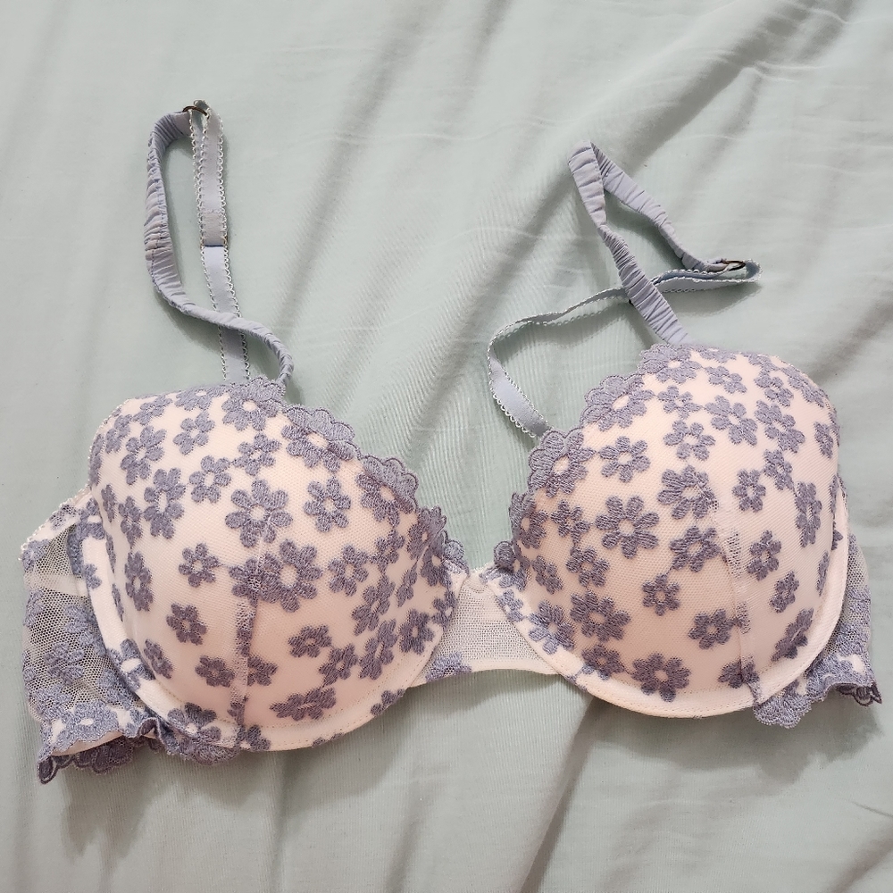Bras - Picture 4 of 8